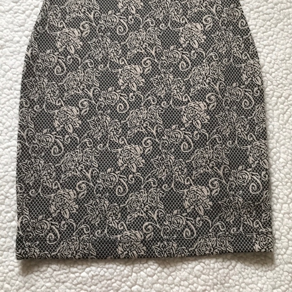 Dress - Picture 5 of 7